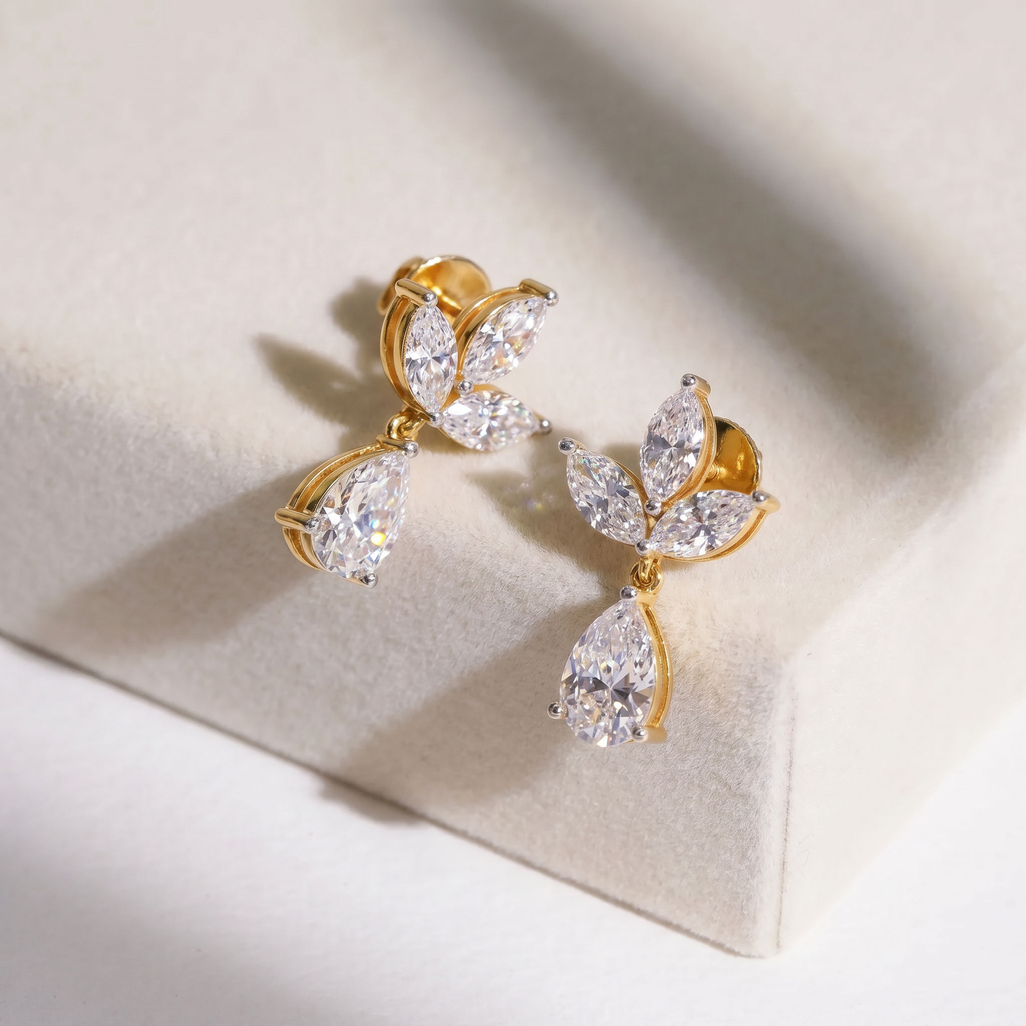 Dewlit Drop Diamond Earrings 2