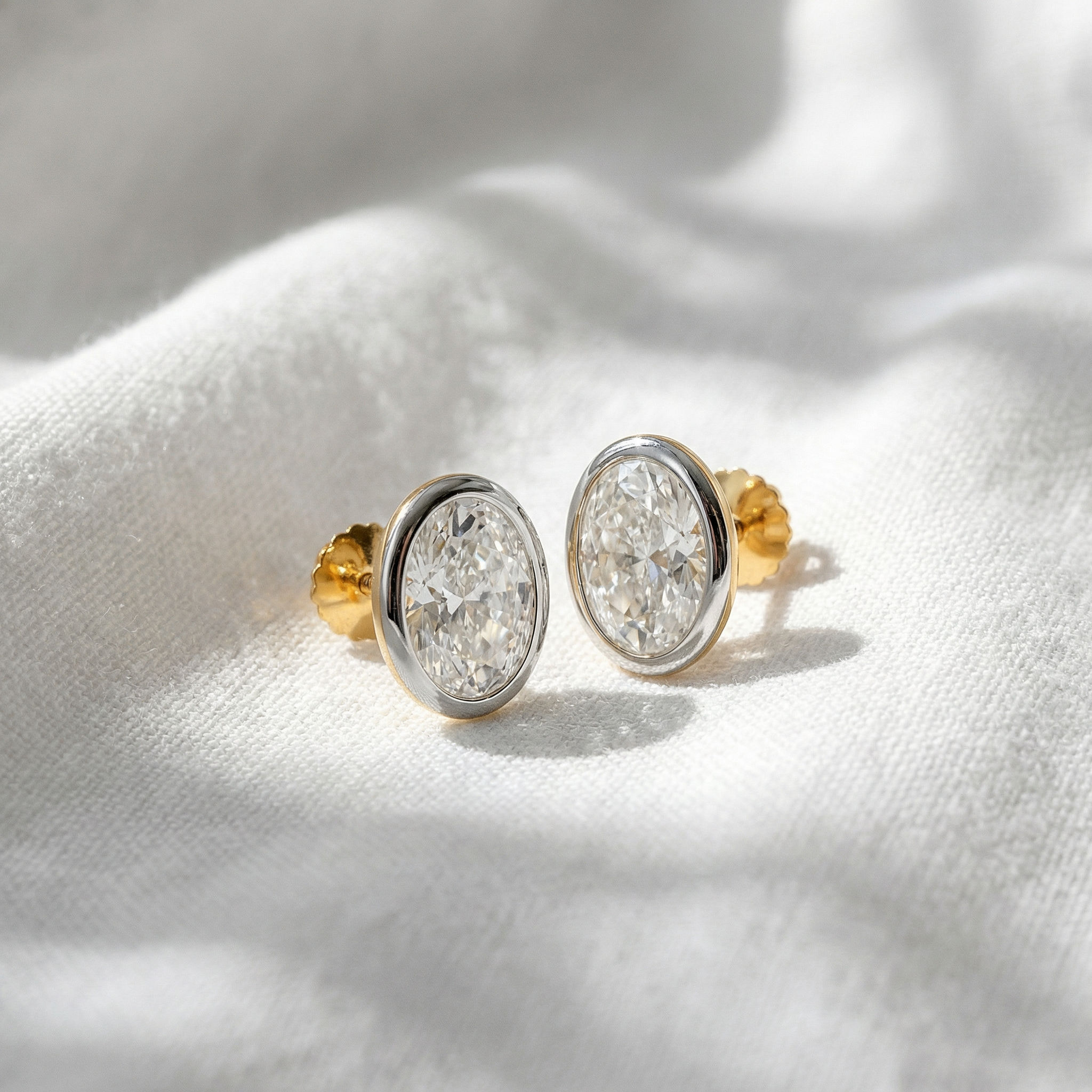 Bezel Shine Stud Earrings 2